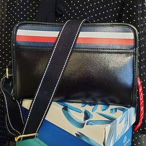 DESIGNER'S BAG BY: TOMMY HILFIGER